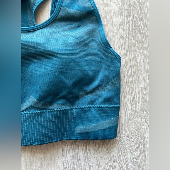 Gym shark green/blue sports bra - Picture 6 of 8